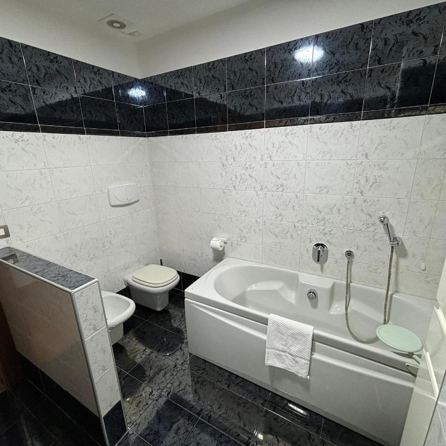 Essential Room & Parking In Centro Citta Con Parcheggio Privato E Wifi Ποτέντσα Εξωτερικό φωτογραφία