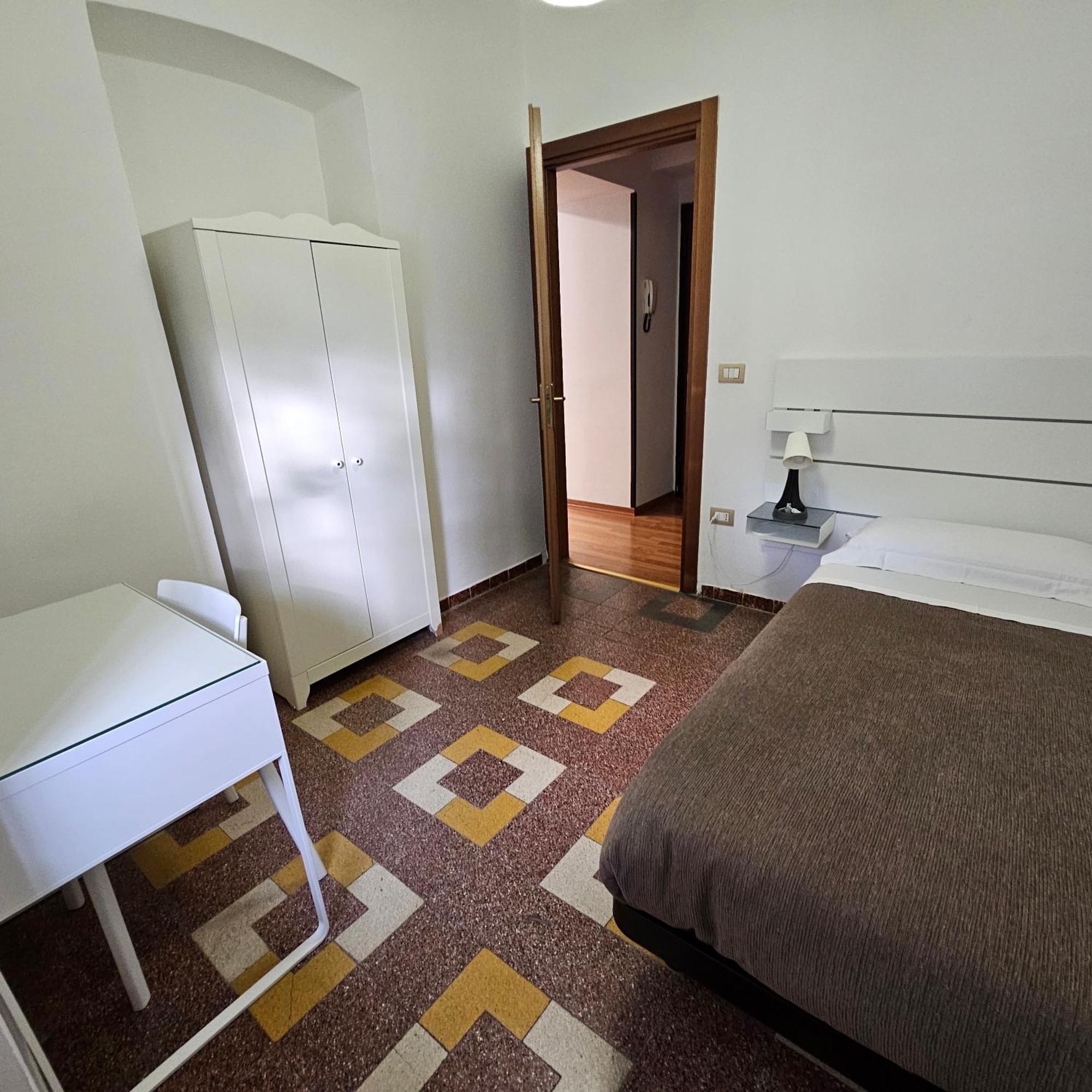 Essential Room & Parking In Centro Citta Con Parcheggio Privato E Wifi Ποτέντσα Εξωτερικό φωτογραφία